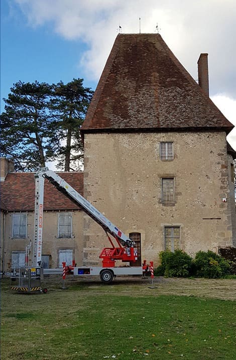 Guyonnet Couverture : travaux à la nacelle & grutage dans l'Allier, la Creuse & Limousin